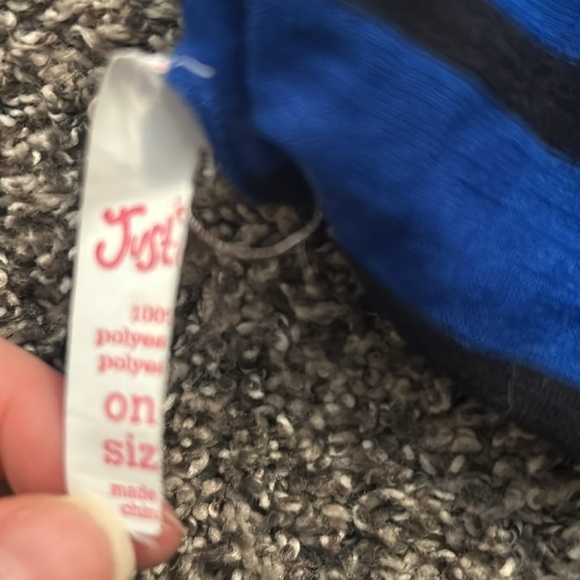 Two Girls Scarfs - Picture 3 of 4